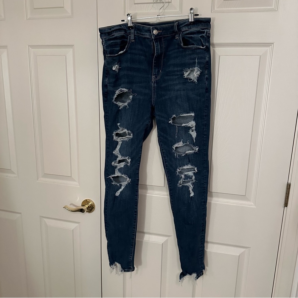 American Eagle Distressed Super High Rise Jegging Next Level Stretch